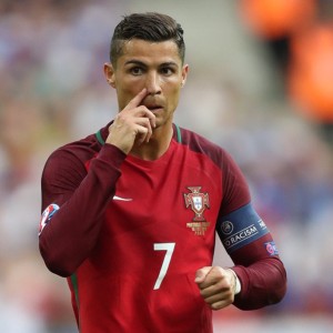 开云官方-势能转换，从拜仁的强势反弹到海港的单刀错失，足球世界的能量守恒定律，足球世界的能量守恒定律